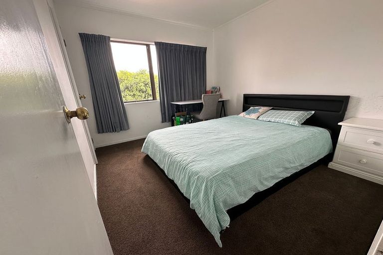 Photo of property in 27a Downing Street, Glenfield, Auckland, 0629