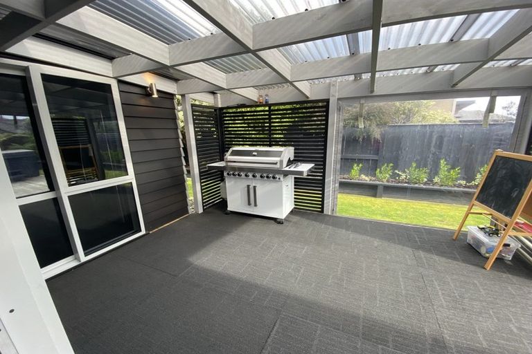 Photo of property in 6 Chestnut Close, Kelvin Grove, Palmerston North, 4414