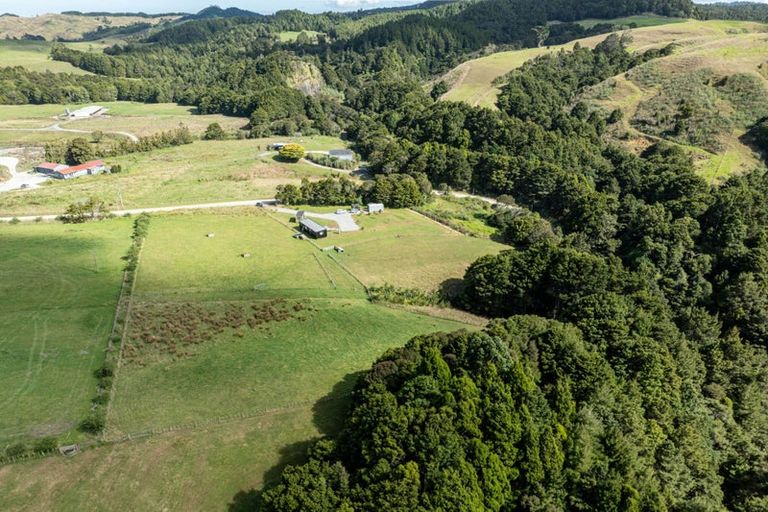 Photo of property in 690 Gorge Road, Maungaturoto, 0588