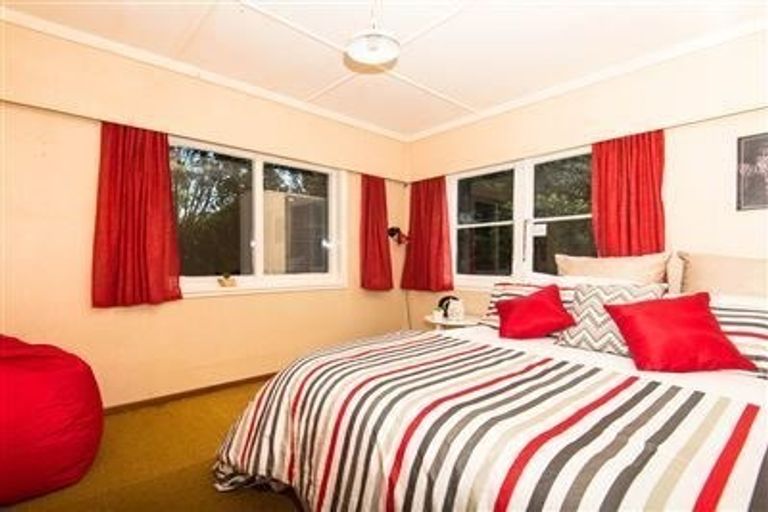 Photo of property in 74 Dowse Drive, Maungaraki, Lower Hutt, 5010