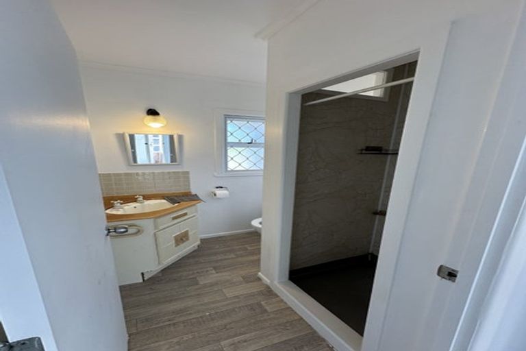 Photo of property in 2/31 Exmouth Road, Northcote, Auckland, 0627