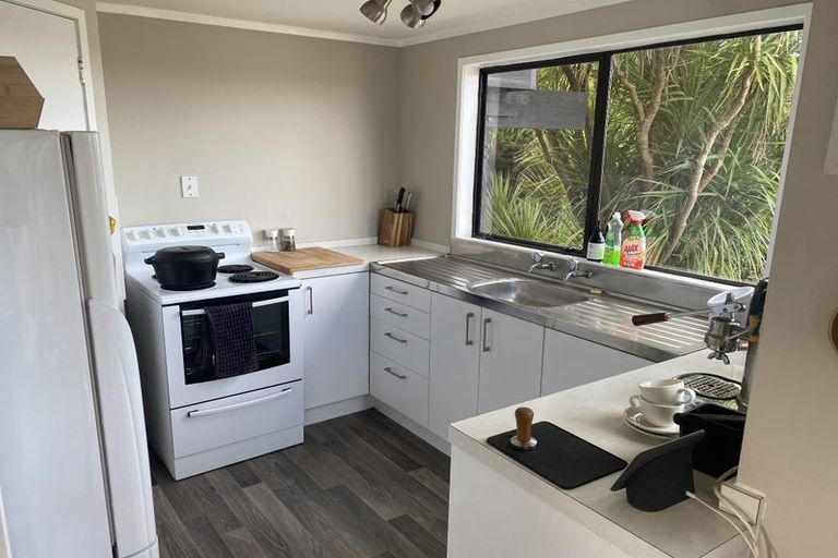 Photo of property in 1/20 Colonial Road, Birkenhead, Auckland, 0626