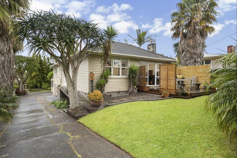 Photo of property in 17 Kapuka Road, Mangere Bridge, Auckland, 2022