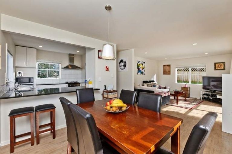 Photo of property in 1/62 Centorian Drive, Windsor Park, Auckland, 0632