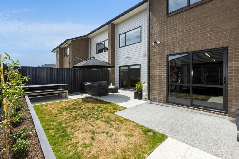 Photo of property in 11 Ashington Road, Silverstream, Upper Hutt, 5019