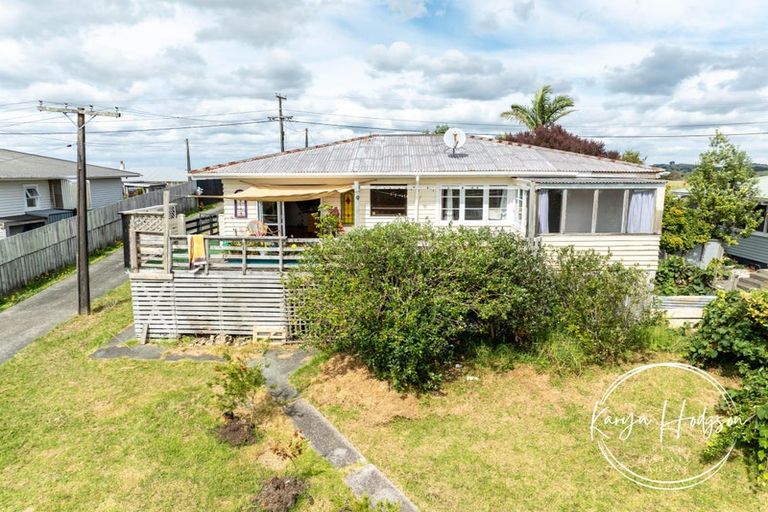 Photo of property in 109 Hurndall Street East, Maungaturoto, 0520