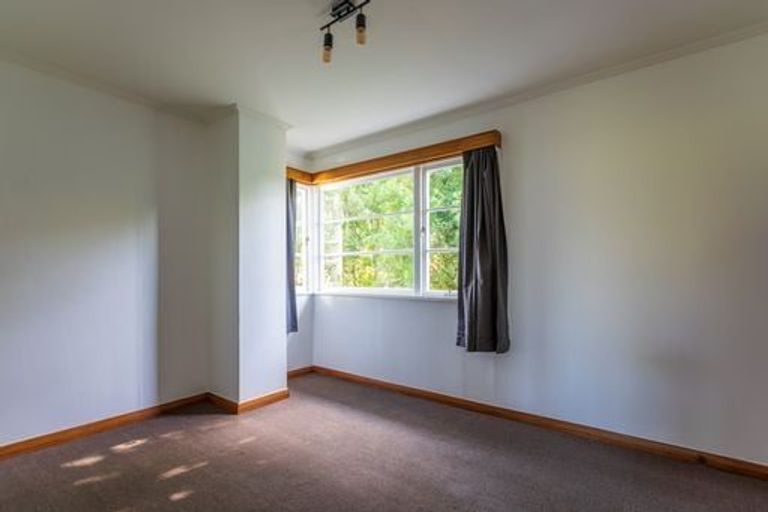 Photo of property in 33 Pahiatua Street, Hokowhitu, Palmerston North, 4410