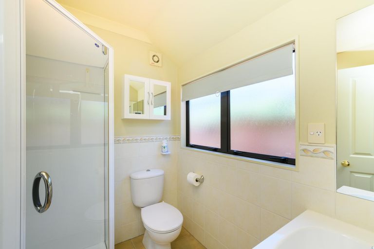 Photo of property in 11 La Lena Grove, Fitzherbert, Palmerston North, 4410