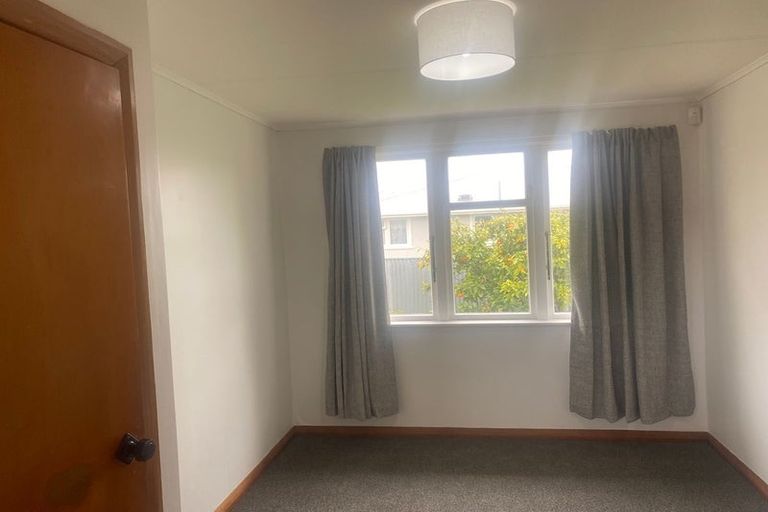 Photo of property in 7 Exeter Crescent, Takaro, Palmerston North, 4412