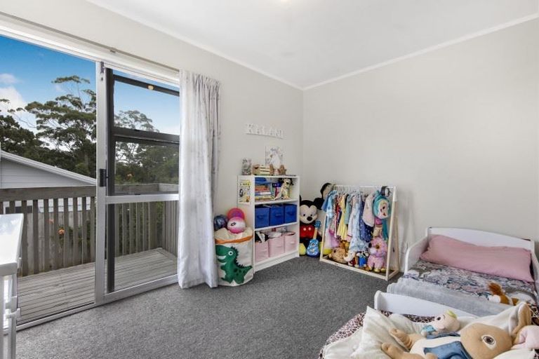 Photo of property in 4/23 Luckens Road, West Harbour, Auckland, 0618