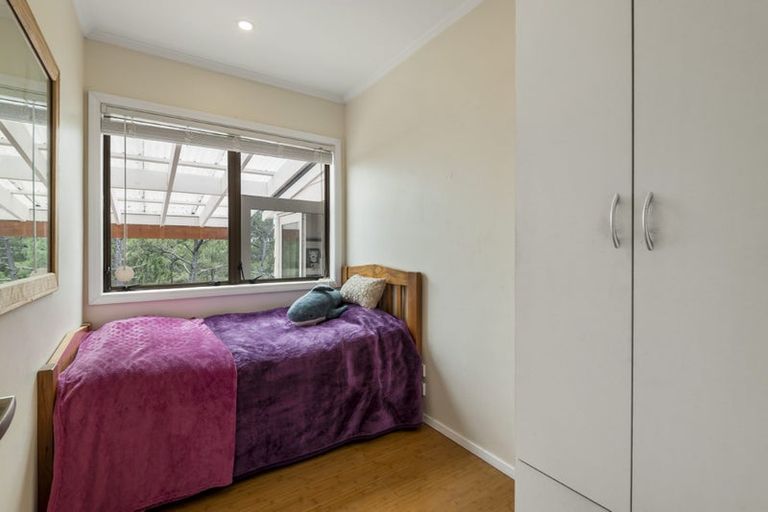 Photo of property in 5 Saddleback Rise, Murrays Bay, Auckland, 0630