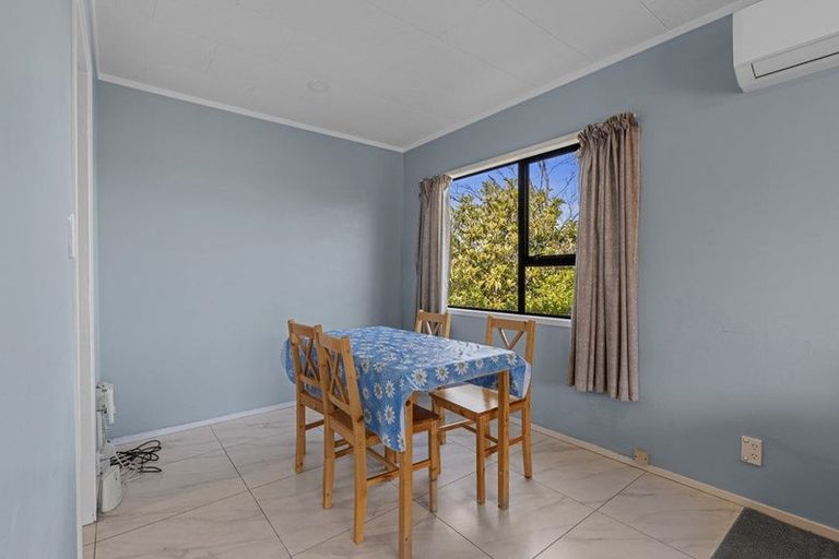 Photo of property in 1/16 Cabello Place, Unsworth Heights, Auckland, 0632