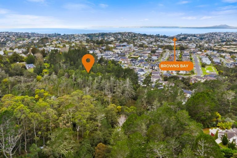 Photo of property in 1008 East Coast Road, Fairview Heights, Auckland, 0630