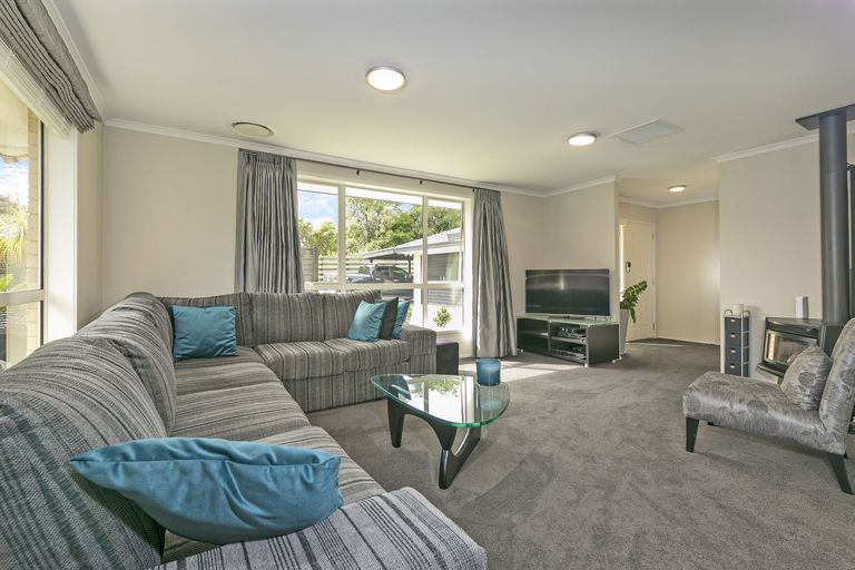 Photo of property in 23 Applemoors Way, Riverhead, 0820