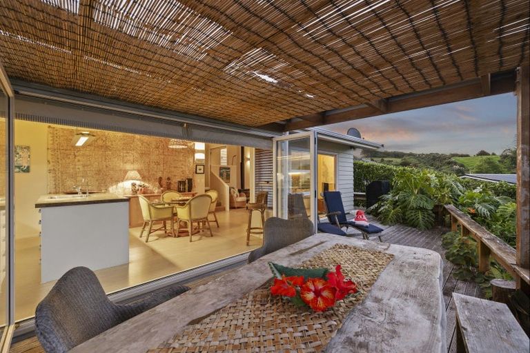 Photo of property in 8a Wairahi Road, Langs Beach, Waipu, 0582