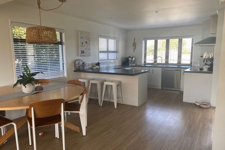 Photo of property in 14 Upham Street, Havelock North, 4130