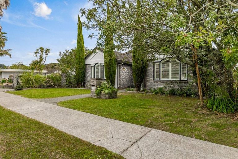 Photo of property in 5 Hobie Court, West Harbour, Auckland, 0618