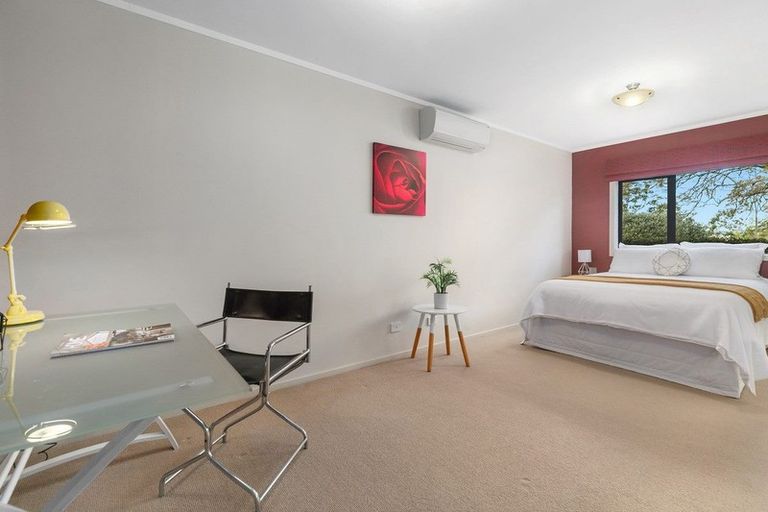 Photo of property in 6 Tasman Avenue, Henderson Valley, Auckland, 0614