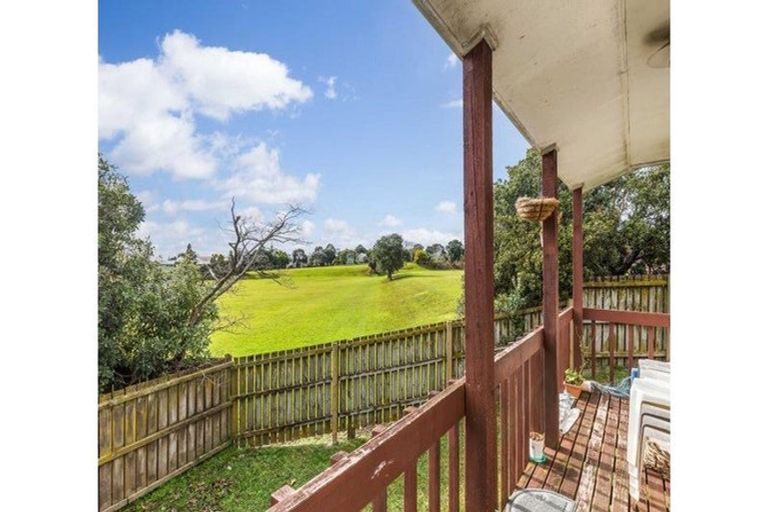 Photo of property in 2/6 Bundena Place, Clendon Park, Auckland, 2103