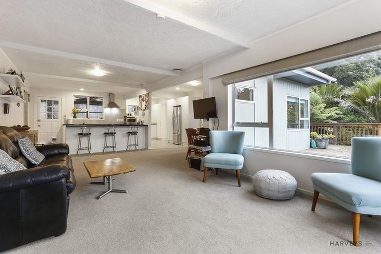 Photo of property in 903 West Coast Road, Waiatarua, Auckland, 0604