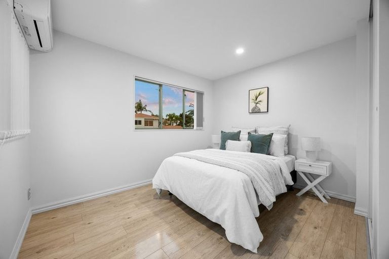 Photo of property in 68 Marina View Drive, West Harbour, Auckland, 0618