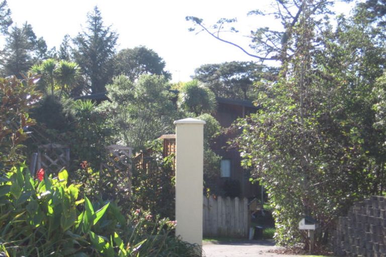 Photo of property in 6 Greenwoods Close, Titirangi, Auckland, 0604