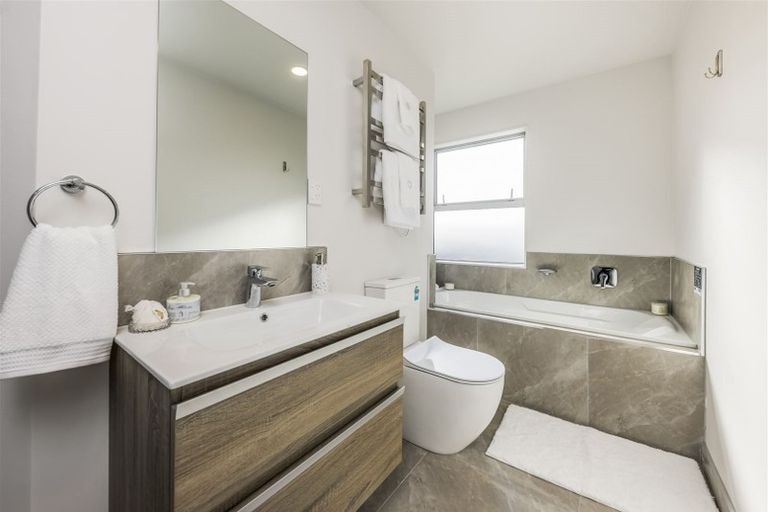 Photo of property in 2 Turehu Road, Papakura, 2110