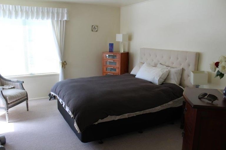 Photo of property in 2/18 Gillard Place, Eastern Beach, Auckland, 2012