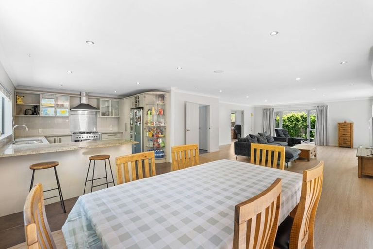 Photo of property in 31 Harrowglen Drive, Northcross, Auckland, 0632