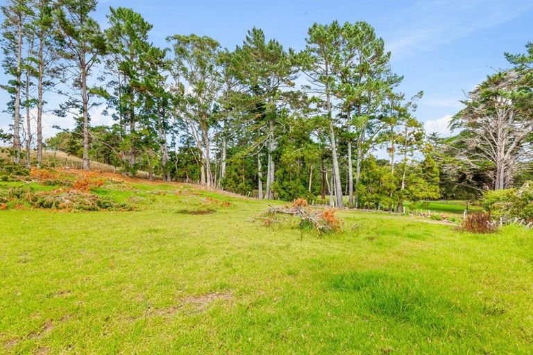 Photo of property in 65 Annett Road, Kumeu, 0891