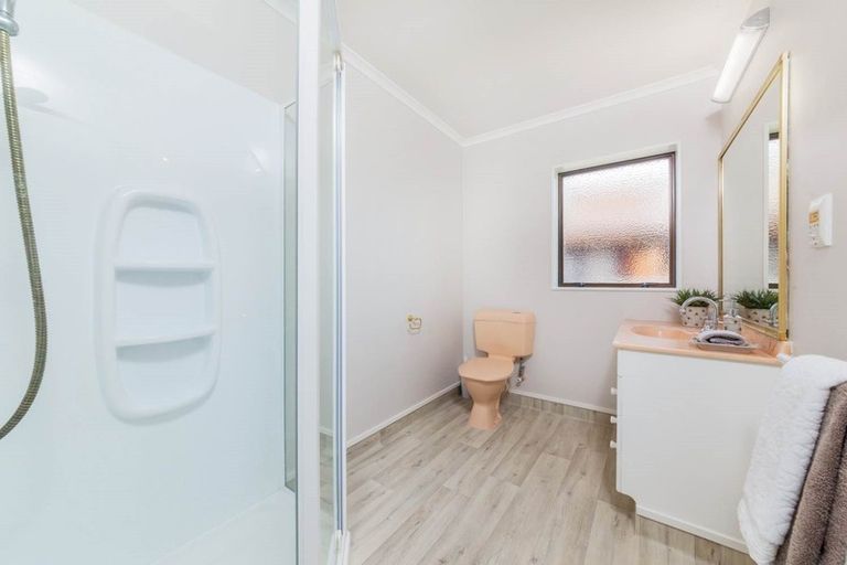 Photo of property in 84 Mirrabooka Avenue, Botany Downs, Auckland, 2010