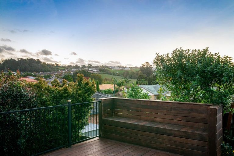 Photo of property in 17 Fleetwood Drive, Henderson, Auckland, 0612