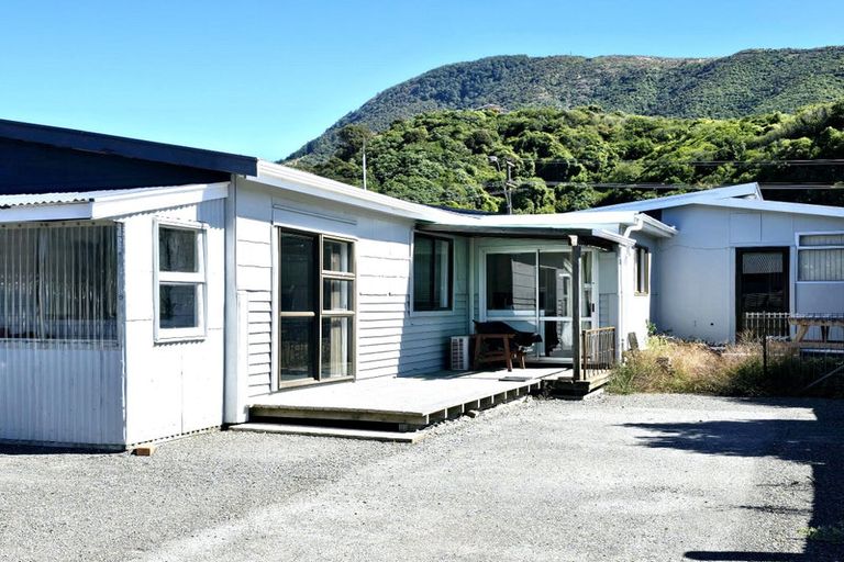 Photo of property in 12 Kent Street, Picton, 7220
