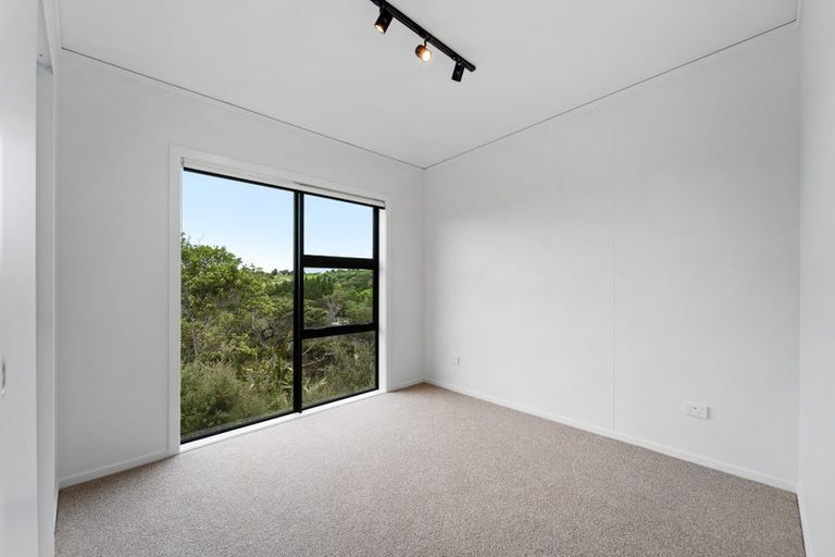 Photo of property in 1117b Whangaparaoa Road, Tindalls Beach, Whangaparaoa, 0930