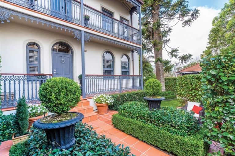 Photo of property in 1/177 Hurstmere Road, Takapuna, Auckland, 0622