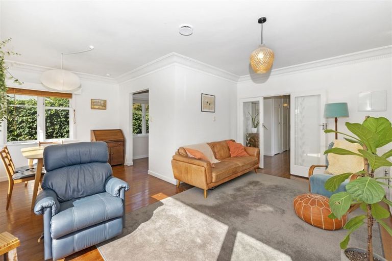 Photo of property in 1/2 Yeovil Road, Te Atatu Peninsula, Auckland, 0610