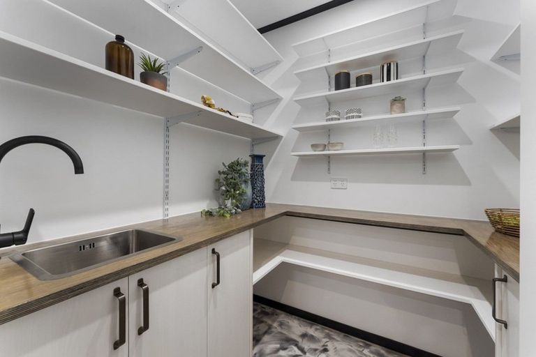 Photo of property in 112 Kawiu Road, Levin, 5510