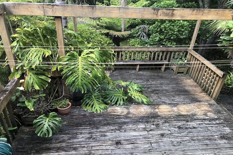 Photo of property in 949 East Coast Road, Torbay, Auckland, 0630