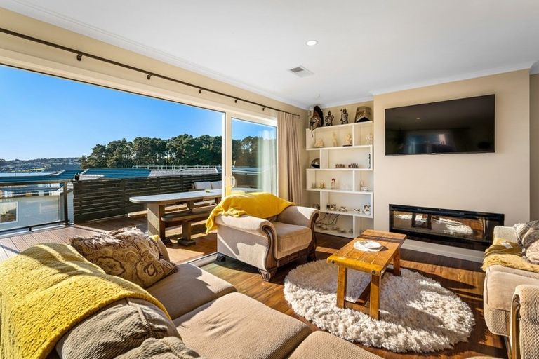 Photo of property in 8 Ihakara Arthur Lane, Aotea, Porirua, 5024