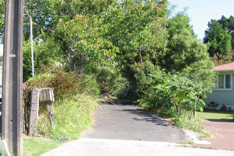 Photo of property in 16 Springside Place, New Lynn, Auckland, 0600