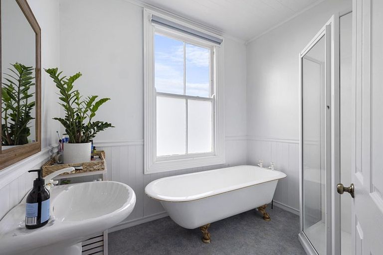 Photo of property in 8 Morley Street, New Plymouth, 4310