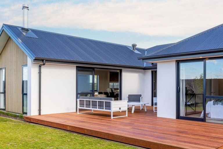 Photo of property in 2 Mccahon Drive, Rangiora, 7400