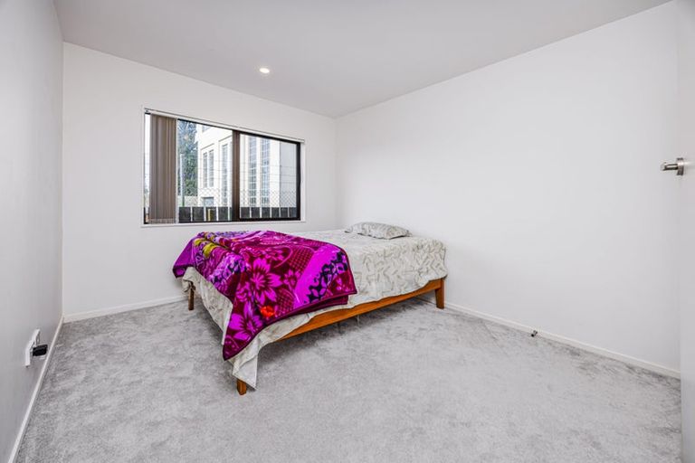 Photo of property in 22a Lincoln Park Avenue, Massey, Auckland, 0614