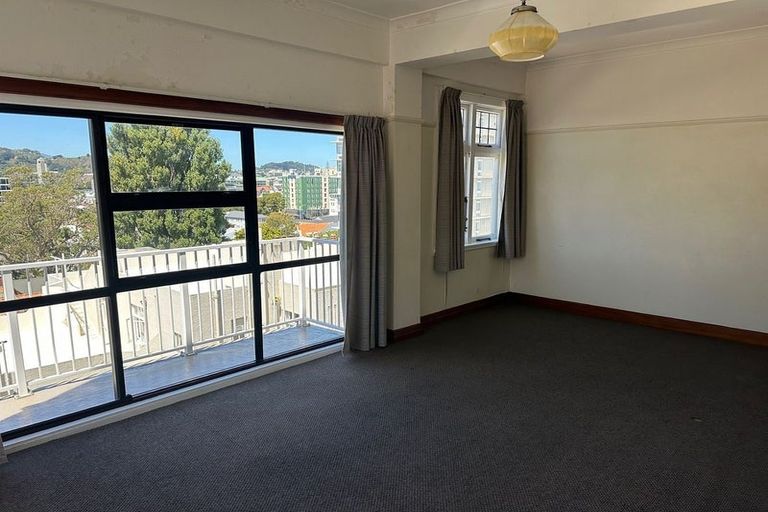 Photo of property in Elms Court Flats, 3/367 The Terrace, Te Aro, Wellington, 6011
