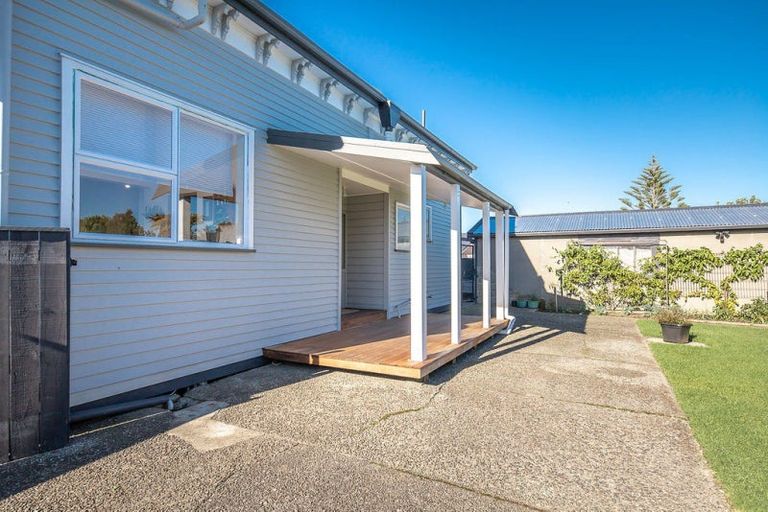 Photo of property in 52 Romilly Street, Westport, 7825