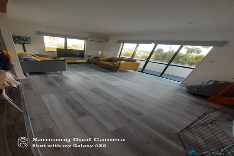 Photo of property in 1/2 Valecrest Place, Bayview, Auckland, 0629