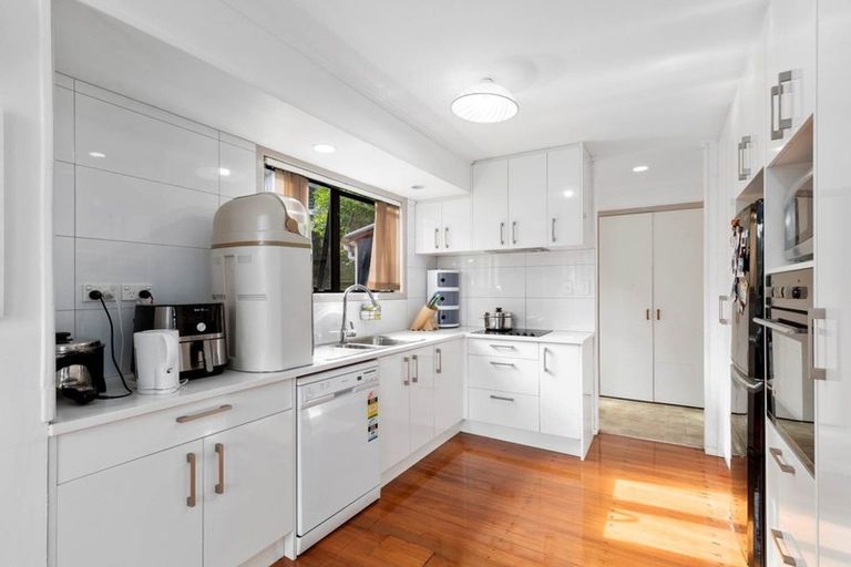 Photo of property in 15 Roband Avenue, Glenfield, Auckland, 0629