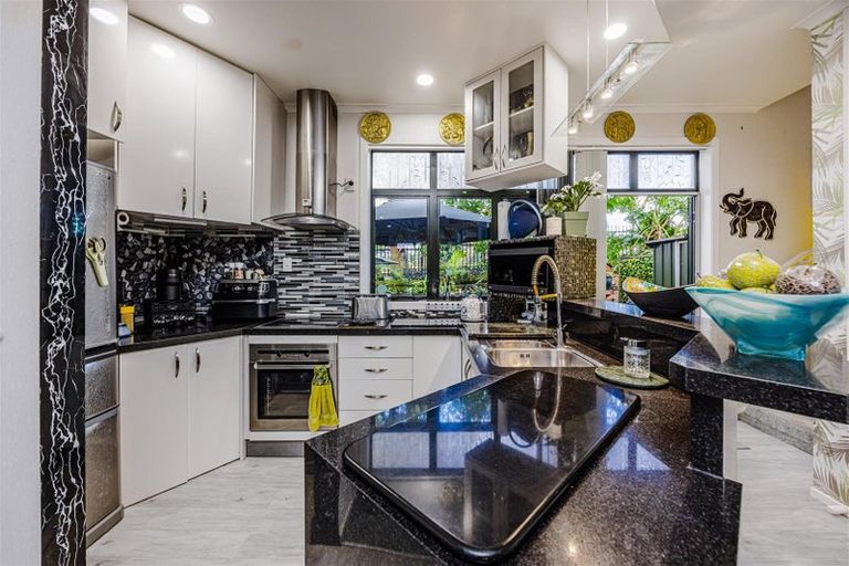Photo of property in Tuscany Towers, 12/1 Ambrico Place, New Lynn, Auckland, 0600