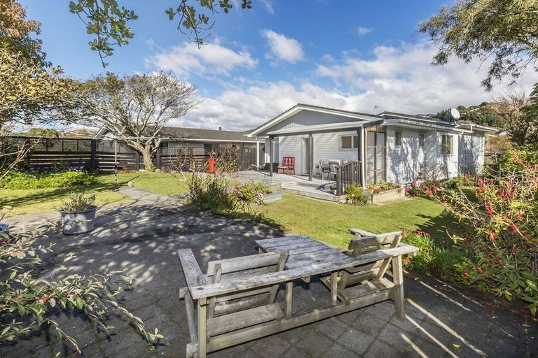 Photo of property in 3 Solander Place, Whitby, Porirua, 5024
