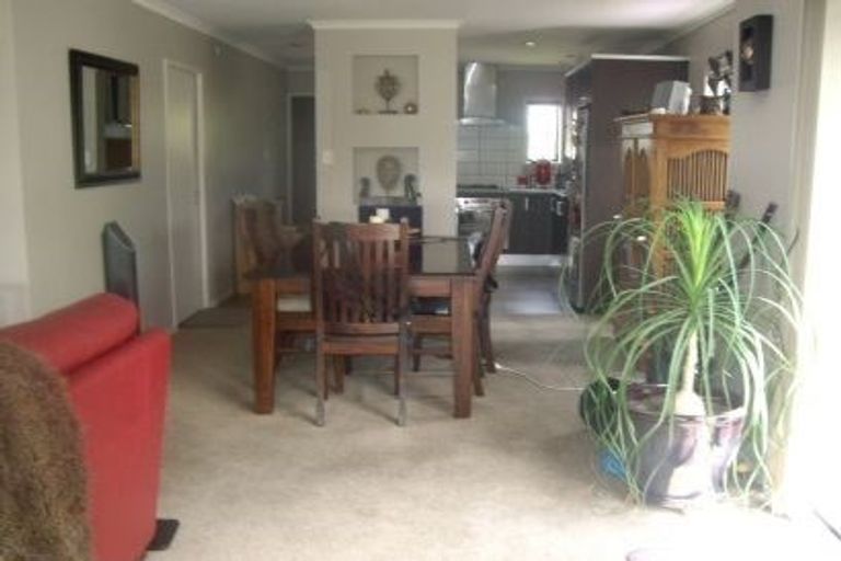 Photo of property in 99 Fernhill Way, Oteha, Auckland, 0632